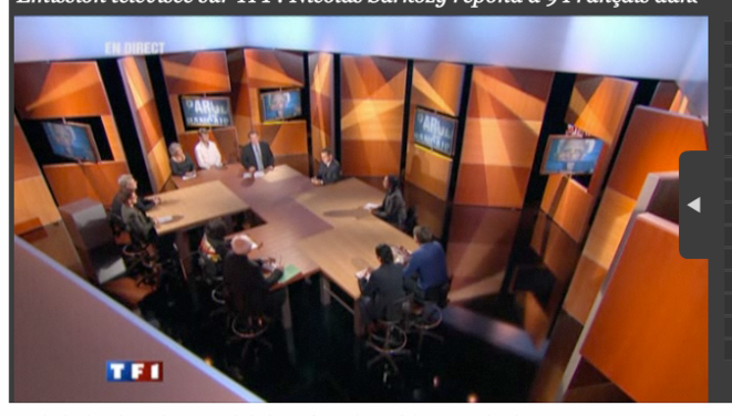 La table de débat. La table de débat.